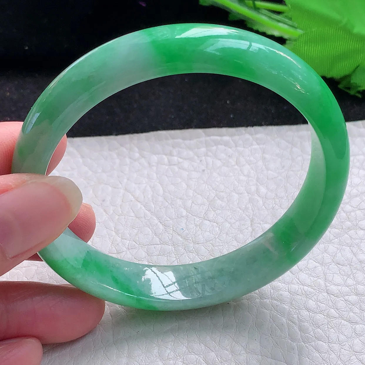 nr自然光58.5*12.8*7平安镯 缅甸翡翠A货辣绿宽边玉手镯玉手环