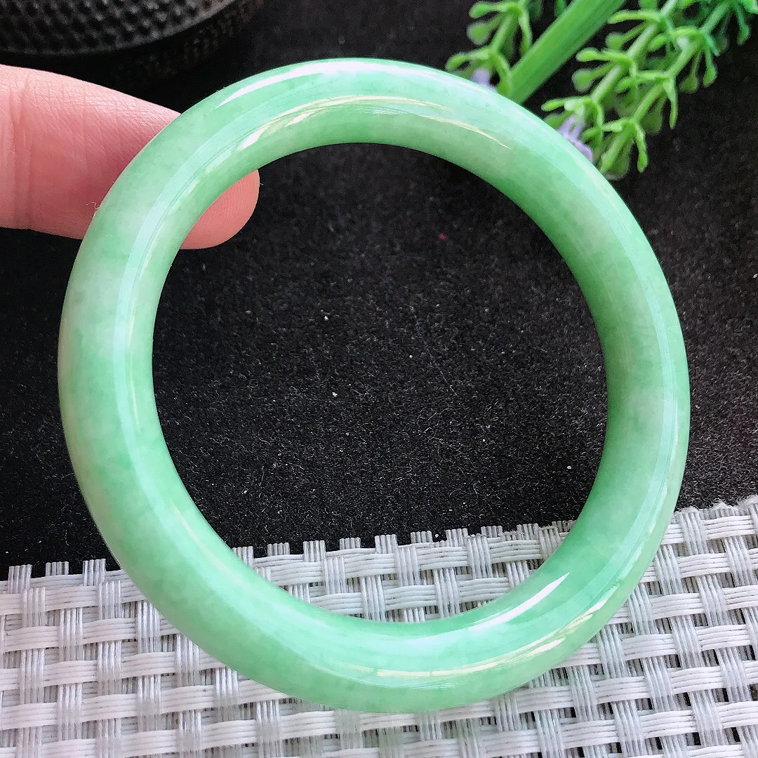 天然A货翡翠52/9.3/8.8老坑精美温润满绿圆条手镯宽边玉镯