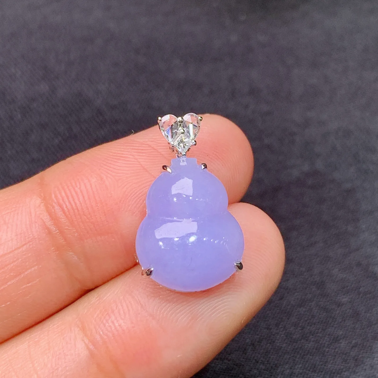 紫罗兰葫芦吊坠，18k金镶嵌，色泽鲜艳，温润细腻 尺寸18.1*10.9*5.8