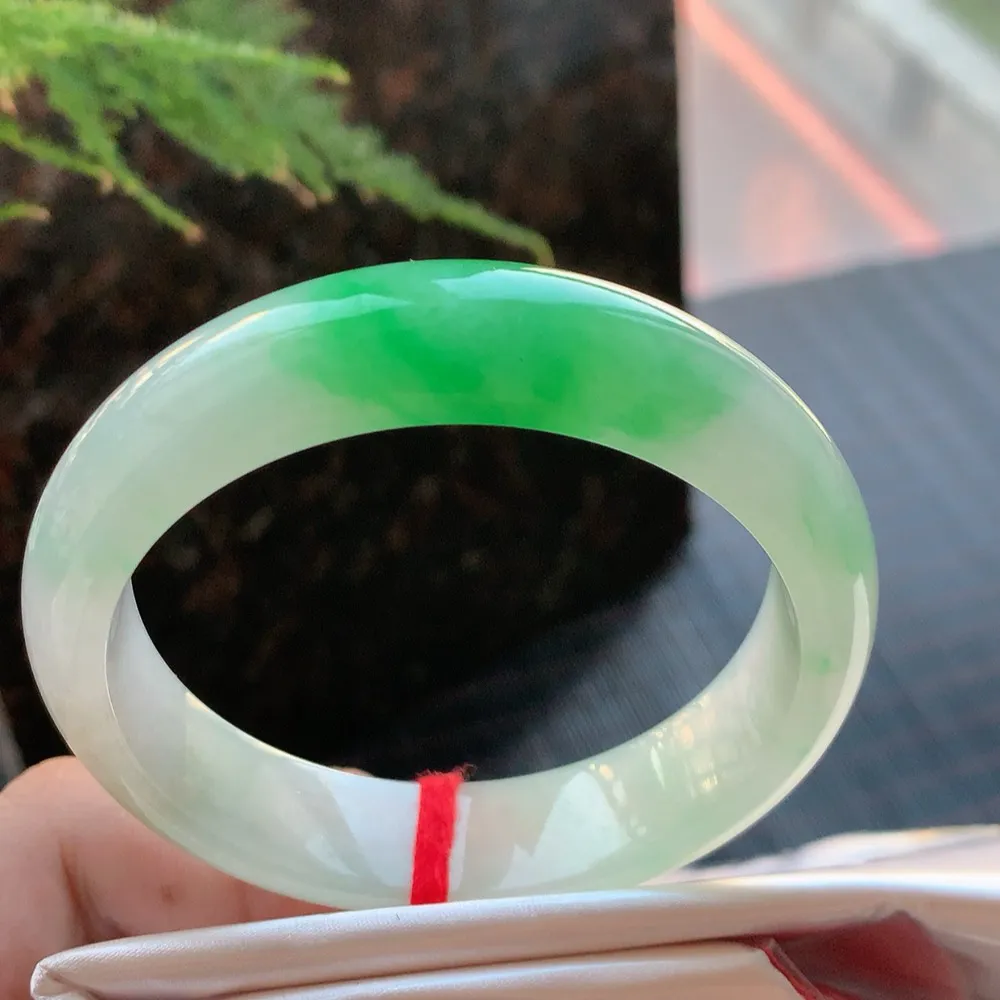 正圈冰阳绿 无瑕 尺寸:54.7/14.1/7.7 种色兼备