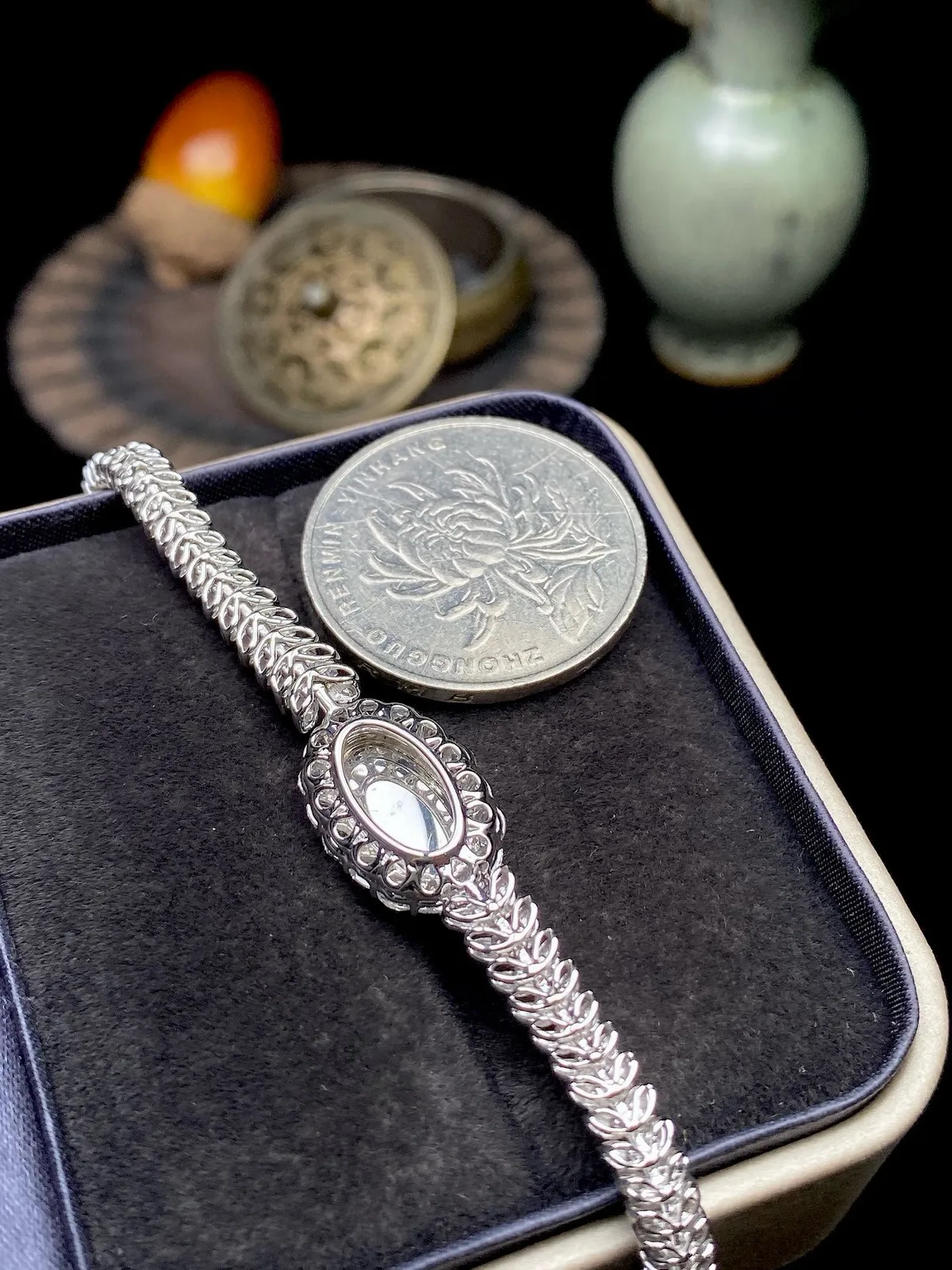 【冰种满绿蛋面手链】质地细腻，饱满圆润，光泽闪耀，流行款，18K金搭配，裸石尺寸13.1*7.2*3.7毫米，总长170