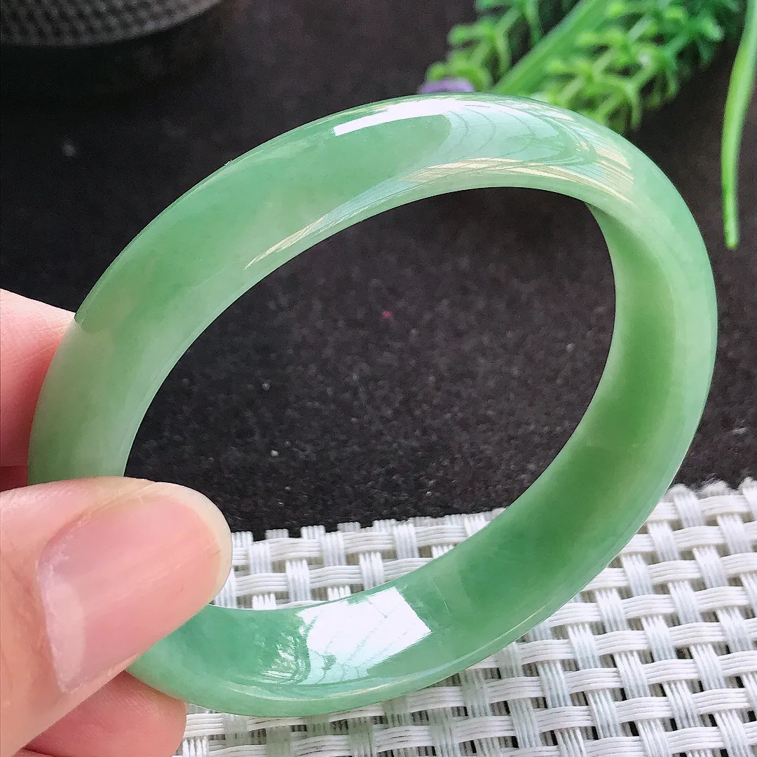 天然A货翡翠55/49/14/6.6老坑精美温润满绿贵妃手镯宽边玉镯