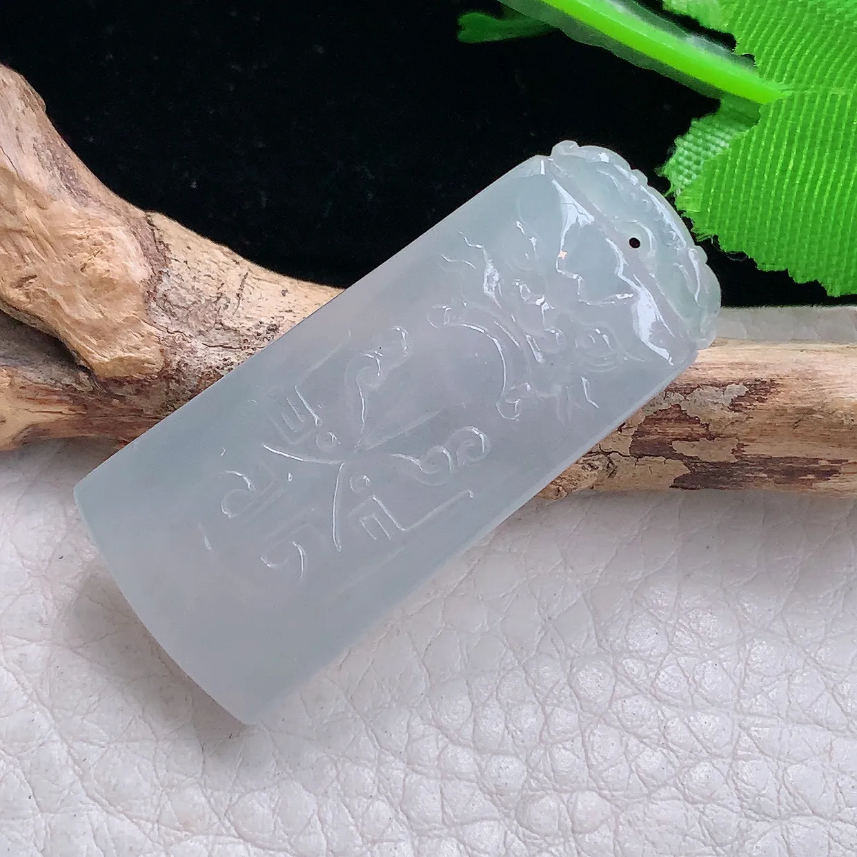 Lz实拍39.2*17.8*5.2天然缅甸翡翠白冰仿古无事牌吊坠