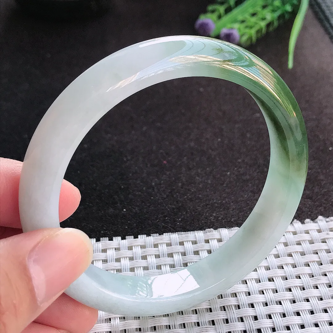 天然A货翡翠61.5/11.8/8.5老坑精美冰润特色半山半水油绿手镯大圈口宽边玉镯