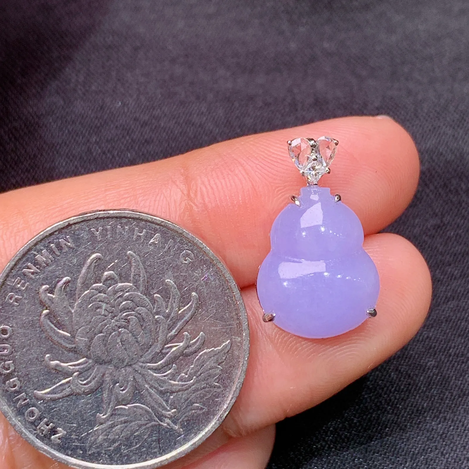 紫罗兰葫芦吊坠，18k金镶嵌，色泽鲜艳，温润细腻 尺寸18.1*10.9*5.8