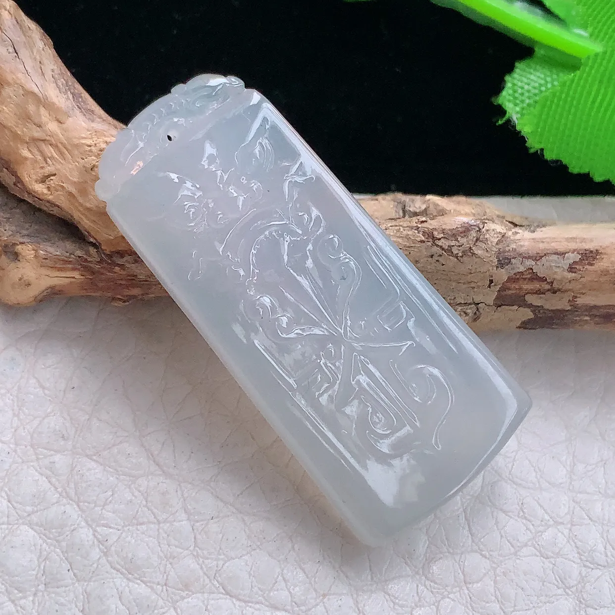 Lz实拍39.2*17.8*5.2天然缅甸翡翠白冰仿古无事牌吊坠