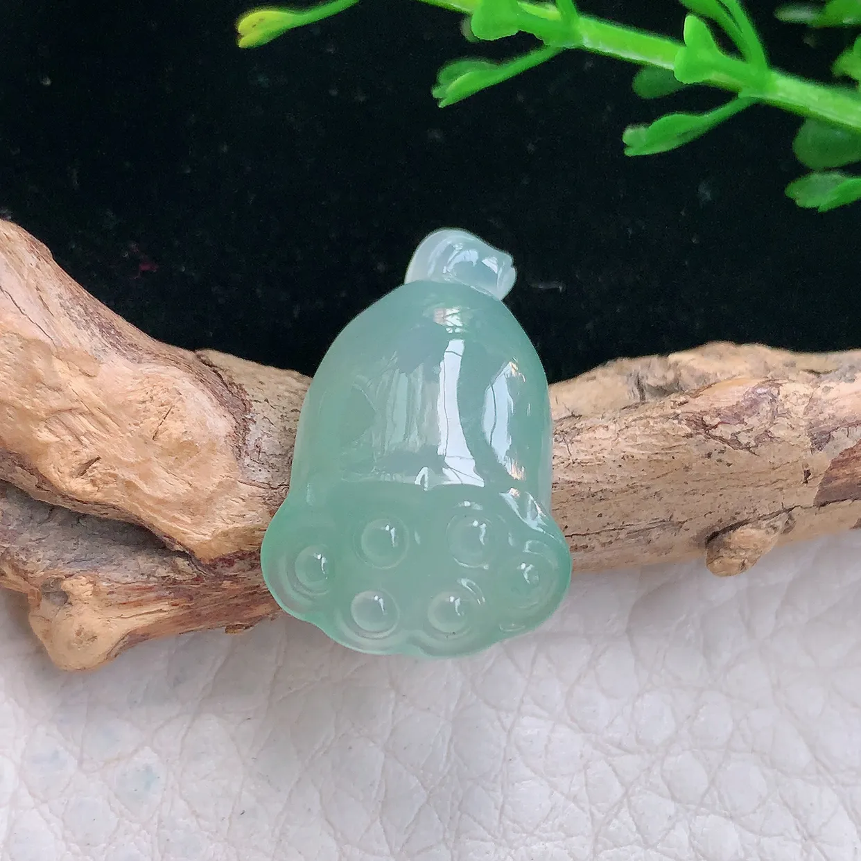 Lz实拍24*15.2*6天然缅甸翡翠冰透莲蓬吊坠 精美小玉坠