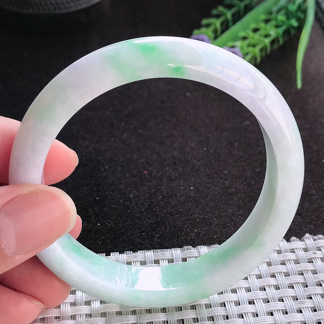 天然A货翡翠58.5/12.5/8.3老坑精美温润飘绿手镯宽边玉镯