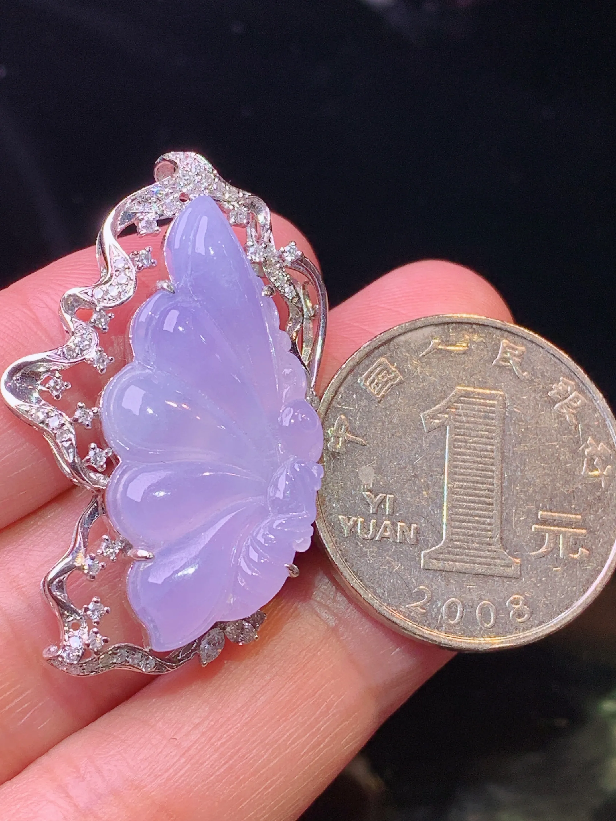 18k金钻镶嵌紫罗兰蝴蝶吊坠 玉质细腻 色泽清新艳丽 整体尺寸37.2*22*8.3