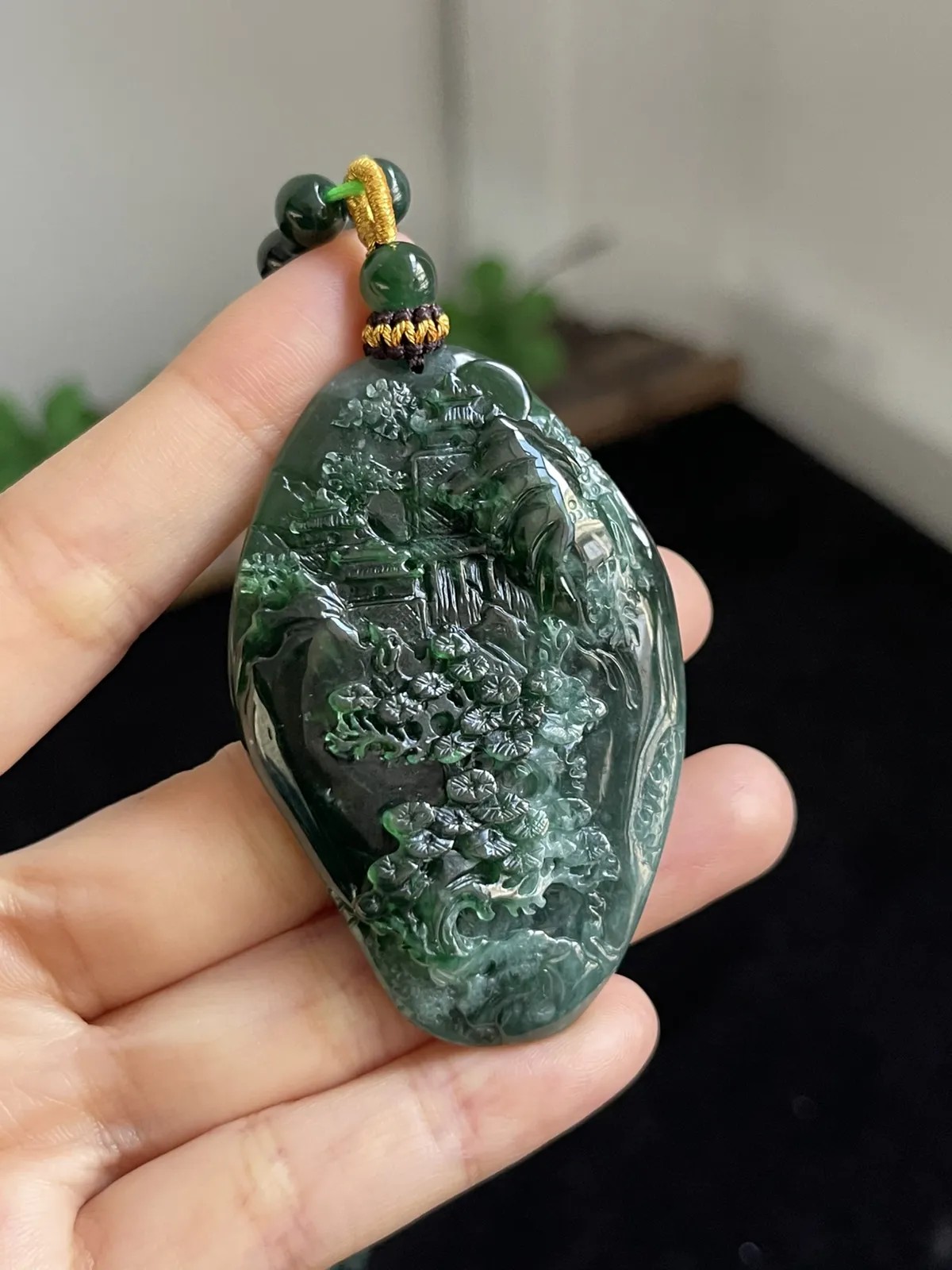 翡翠山水，配珠未测