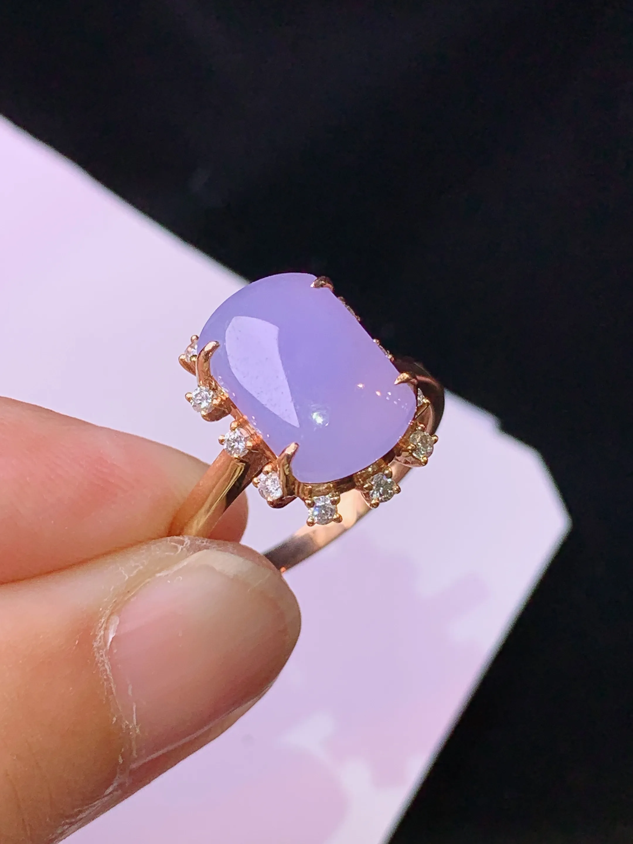 18k金钻镶嵌紫罗兰无事牌戒指 玉质细腻 色泽清新艳丽 圈口14 整体尺寸14.6*10.5*7.5