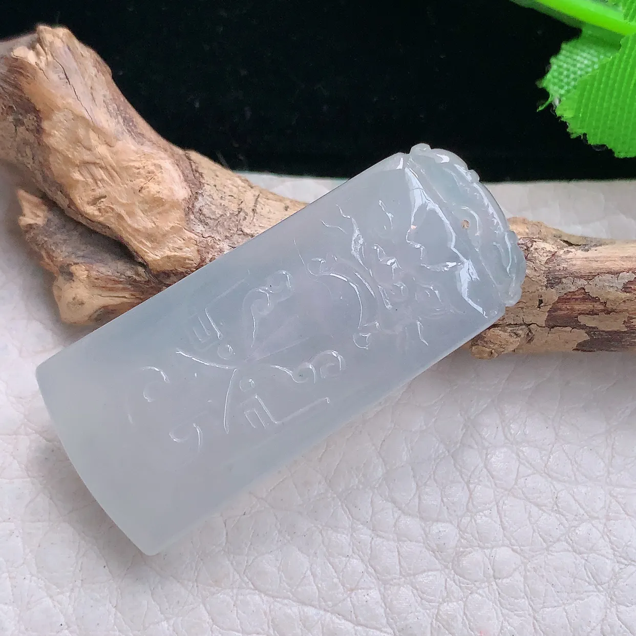 Lz实拍39.2*17.8*5.2天然缅甸翡翠白冰仿古无事牌吊坠