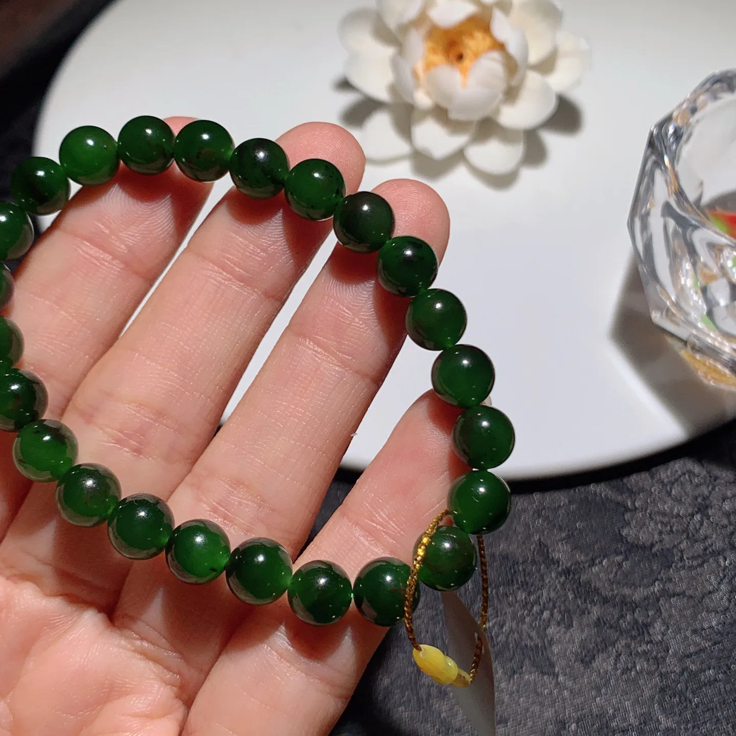 和田玉红皮料俄罗斯碧玉手串。单颗尺寸8！玉质细腻油润。手推出油。品相大气。lt251218