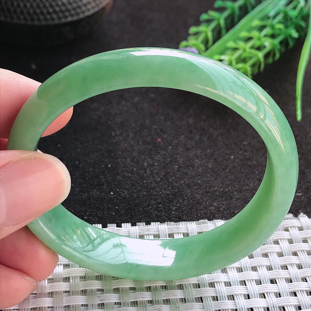 天然A货翡翠55/49/14/6.6老坑精美温润满绿贵妃手镯宽边玉镯