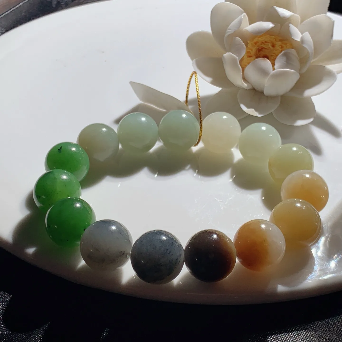 新疆和田玉多宝圆珠手串。单颗尺寸14！玉质细腻油润。手推出油。品相大气。lt251218