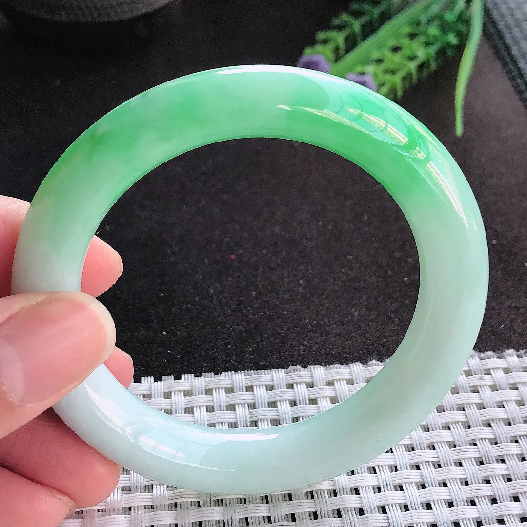 天然A货翡翠55.8/11.2/10.8老坑精美冰润飘阳绿圆条手镯玉镯