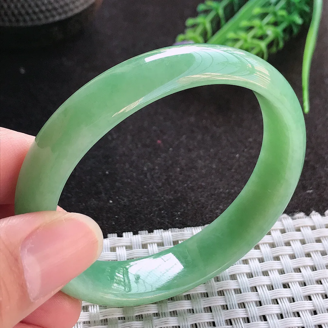 天然A货翡翠55/49/14/6.6老坑精美温润满绿贵妃手镯宽边玉镯