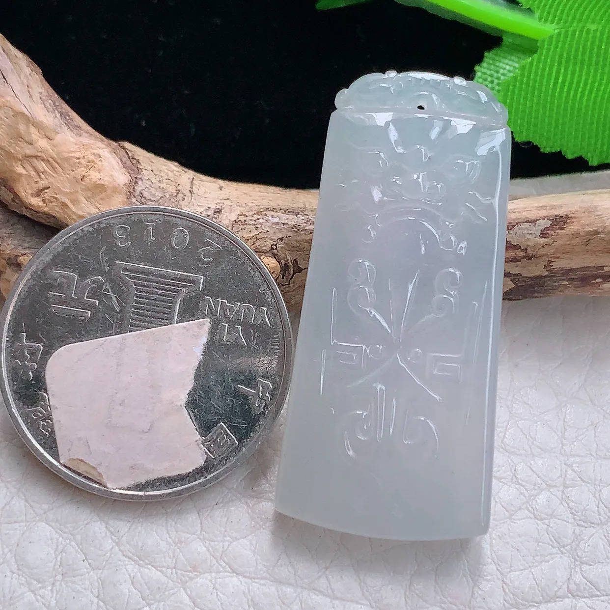 Lz实拍39.2*17.8*5.2天然缅甸翡翠白冰仿古无事牌吊坠