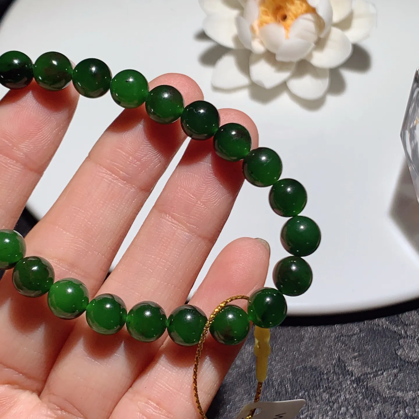 和田玉红皮料俄罗斯碧玉手串。单颗尺寸8！玉质细腻油润。手推出油。品相大气。lt251218