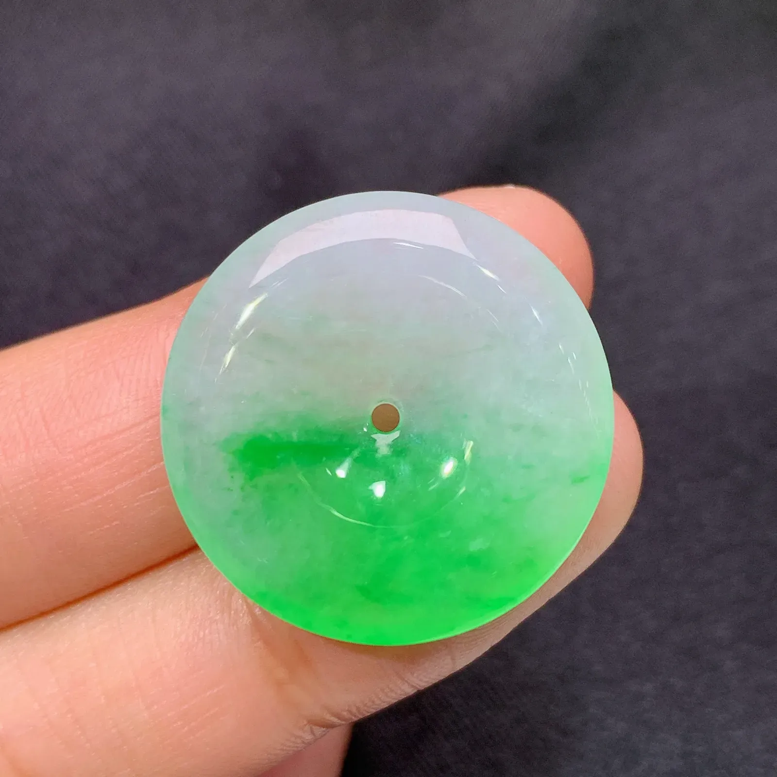 冰飘绿平安扣，冰润色阳，玉质细腻，种水足，Cj 尺寸24.6*4.5