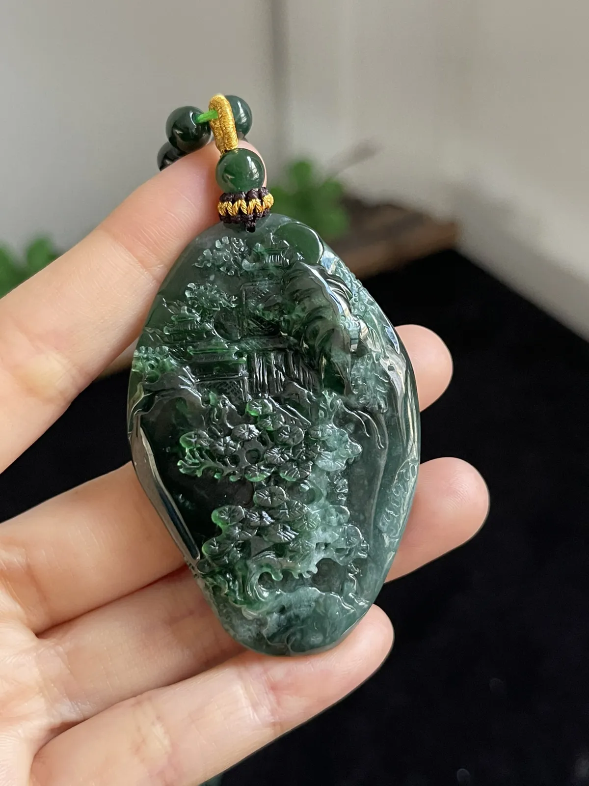 翡翠山水，配珠未测