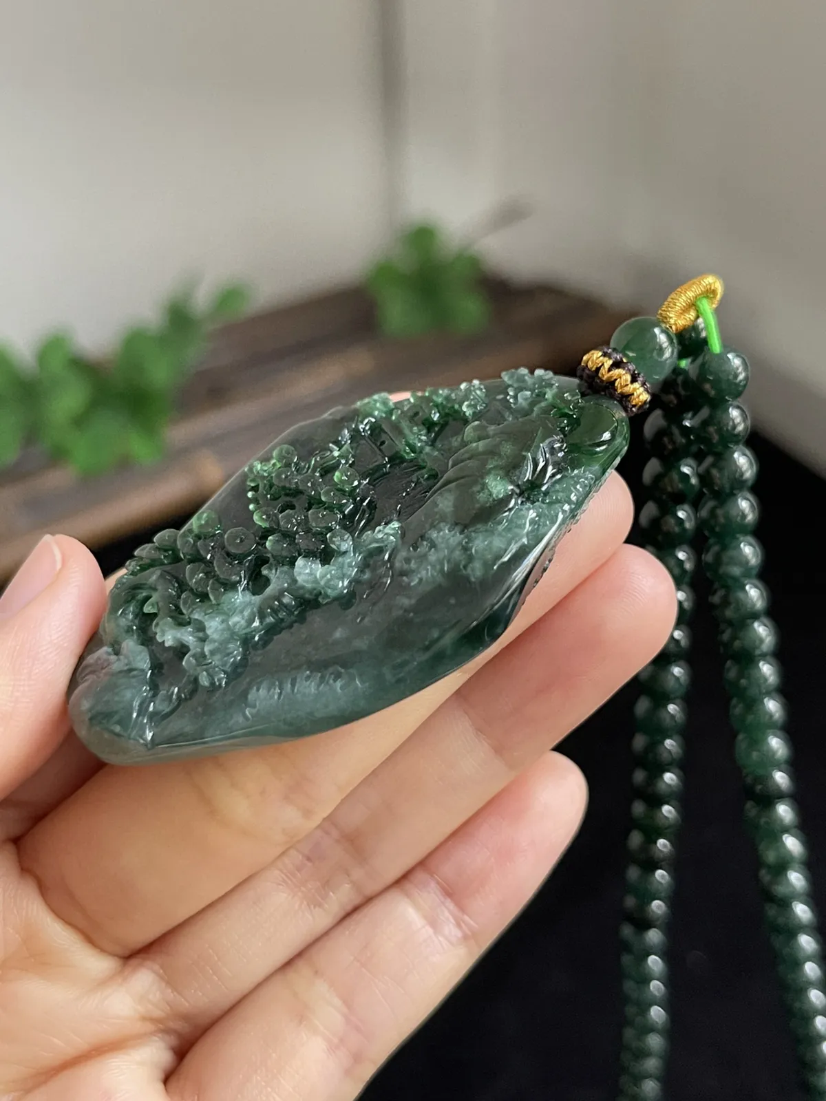 翡翠山水，配珠未测