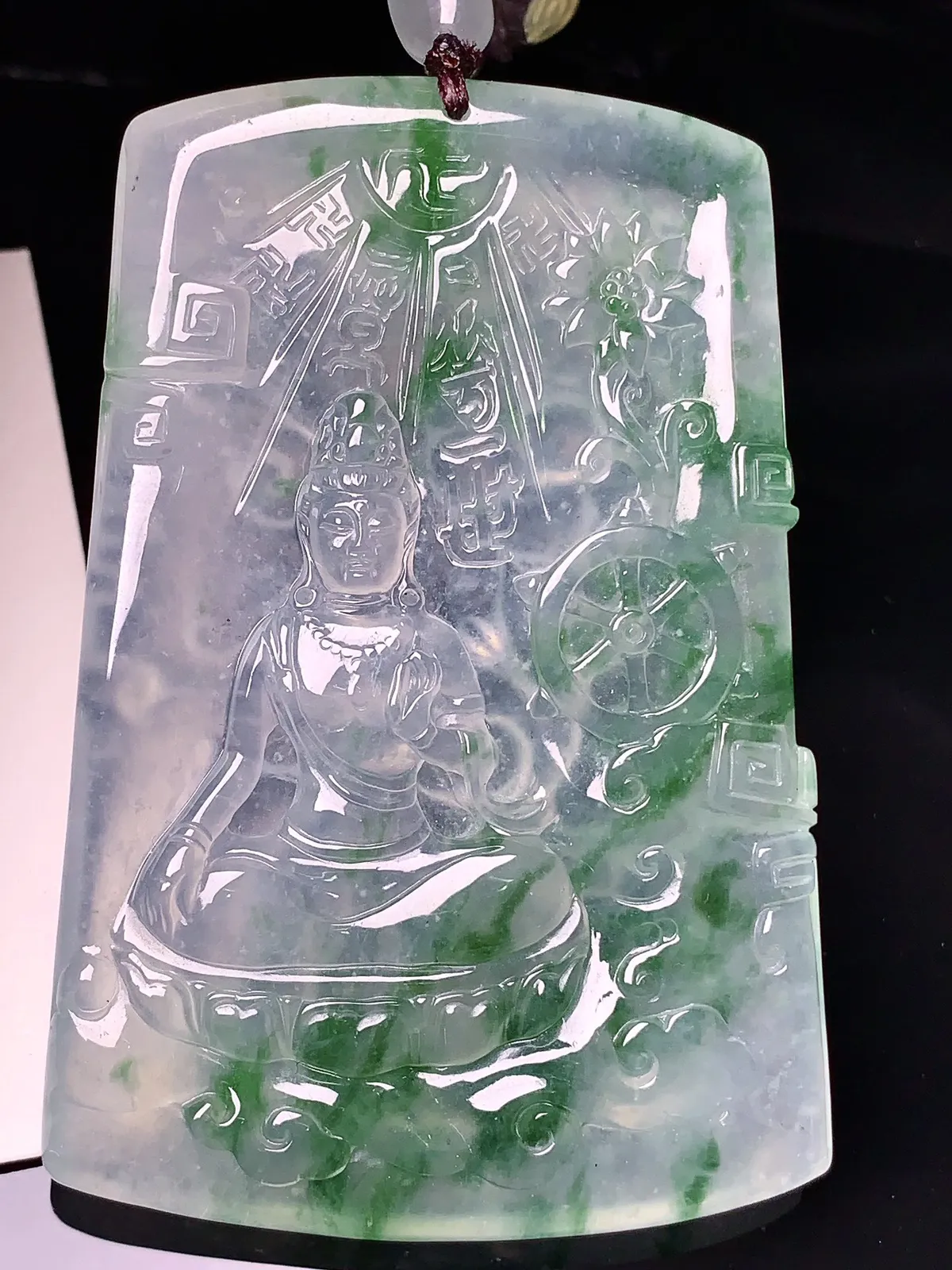 冰种飘绿观音菩萨吊坠 玉质细腻 色泽清新艳丽 整体尺寸66.2*45*6.3