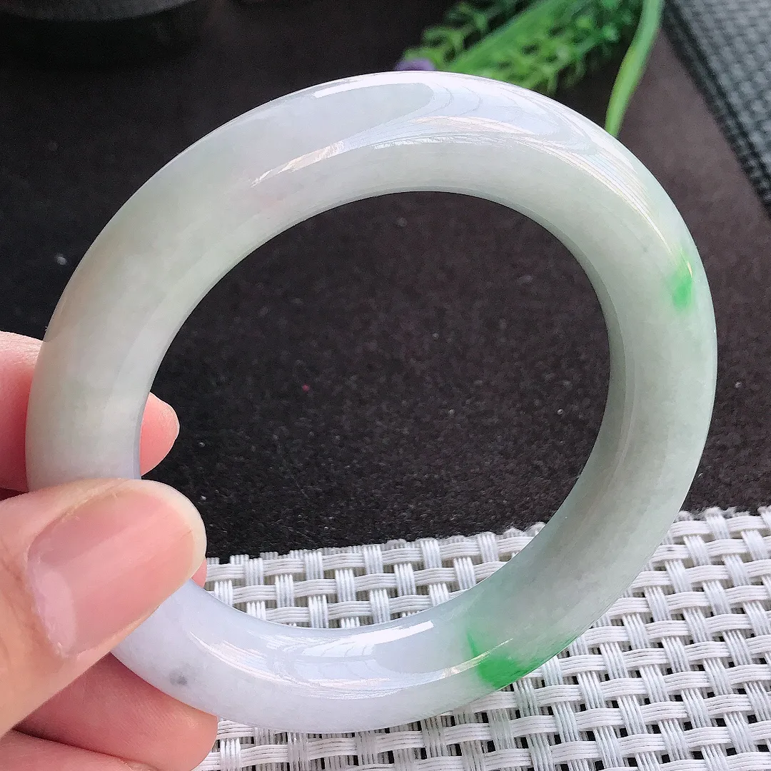 天然A货翡翠56/12.5/12老坑精美温润飘阳绿了胖圆条手镯玉镯