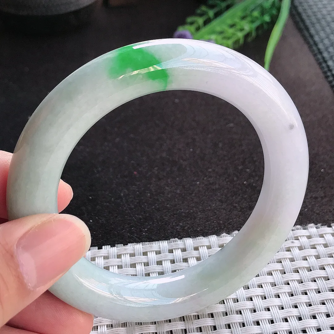 天然A货翡翠56/12.5/12老坑精美温润飘阳绿了胖圆条手镯玉镯