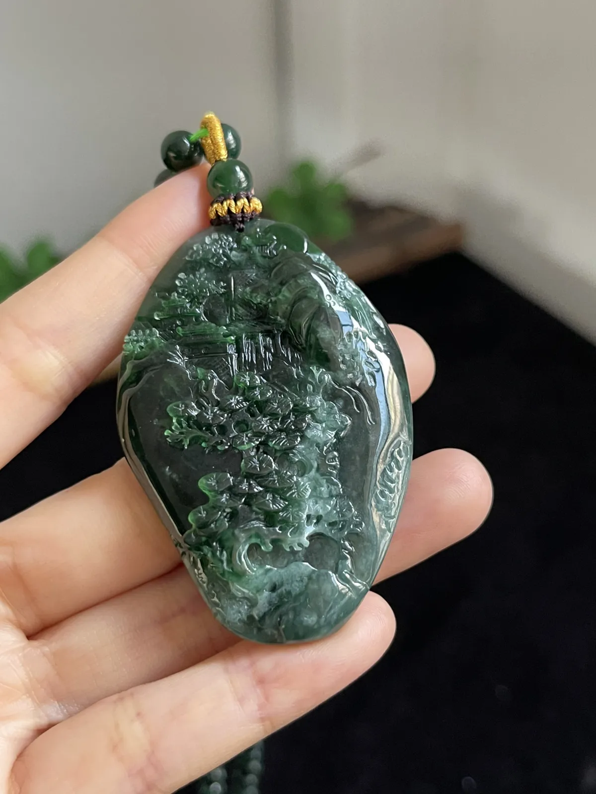 翡翠山水，配珠未测