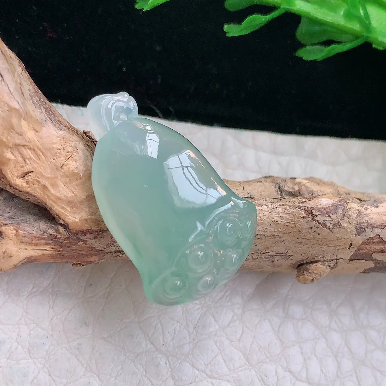 Lz实拍24*15.2*6天然缅甸翡翠冰透莲蓬吊坠 精美小玉坠