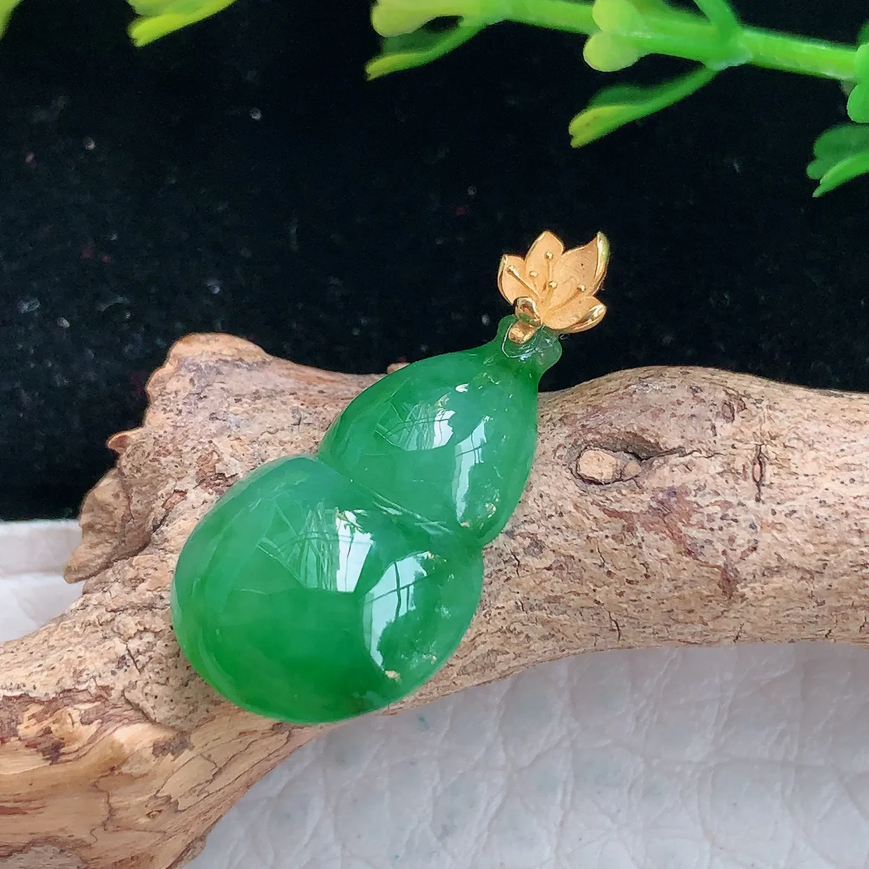 Lz 实拍24.5*12.3*4.3天然缅甸翡翠阳绿小葫芦吊坠 镶18k金福禄扣锁骨坠