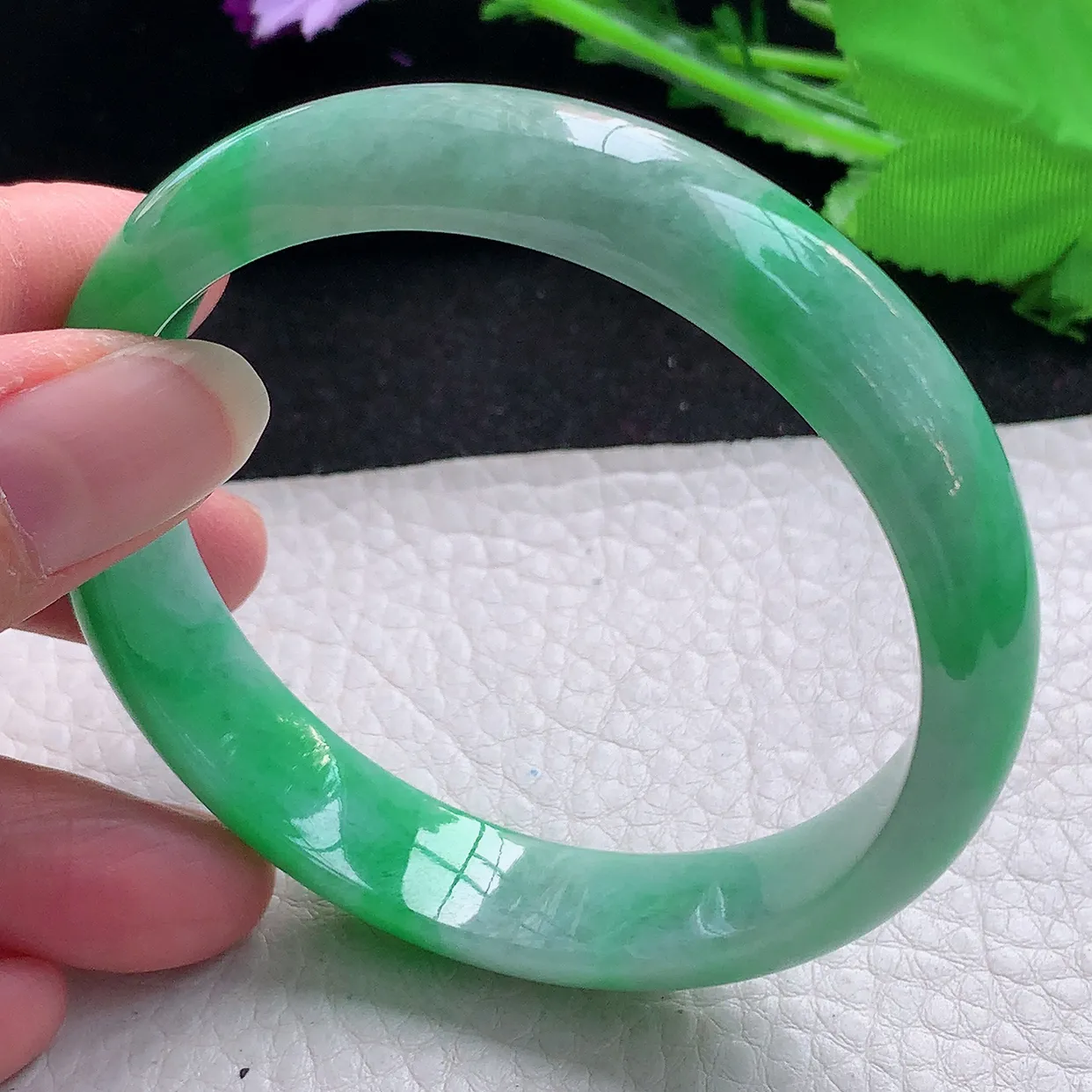 nr自然光58.5*12.8*7平安镯 缅甸翡翠A货辣绿宽边玉手镯玉手环