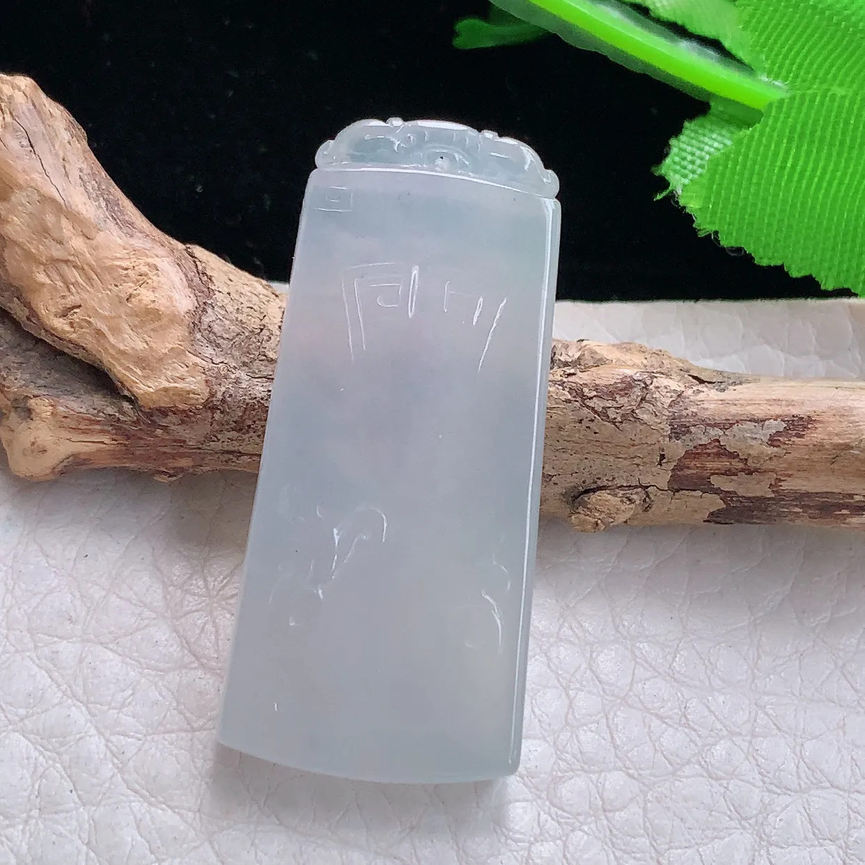 Lz实拍39.2*17.8*5.2天然缅甸翡翠白冰仿古无事牌吊坠