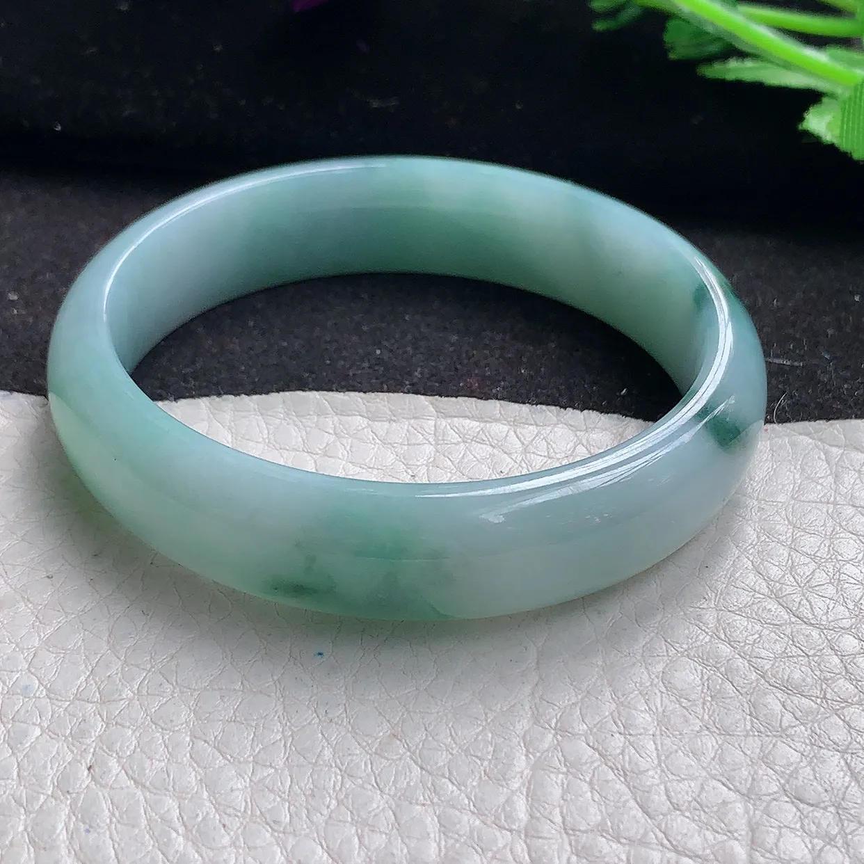 jm自然光53.5*13*7平安镯 缅甸翡翠A货飘蓝花宽边玉手镯玉手环