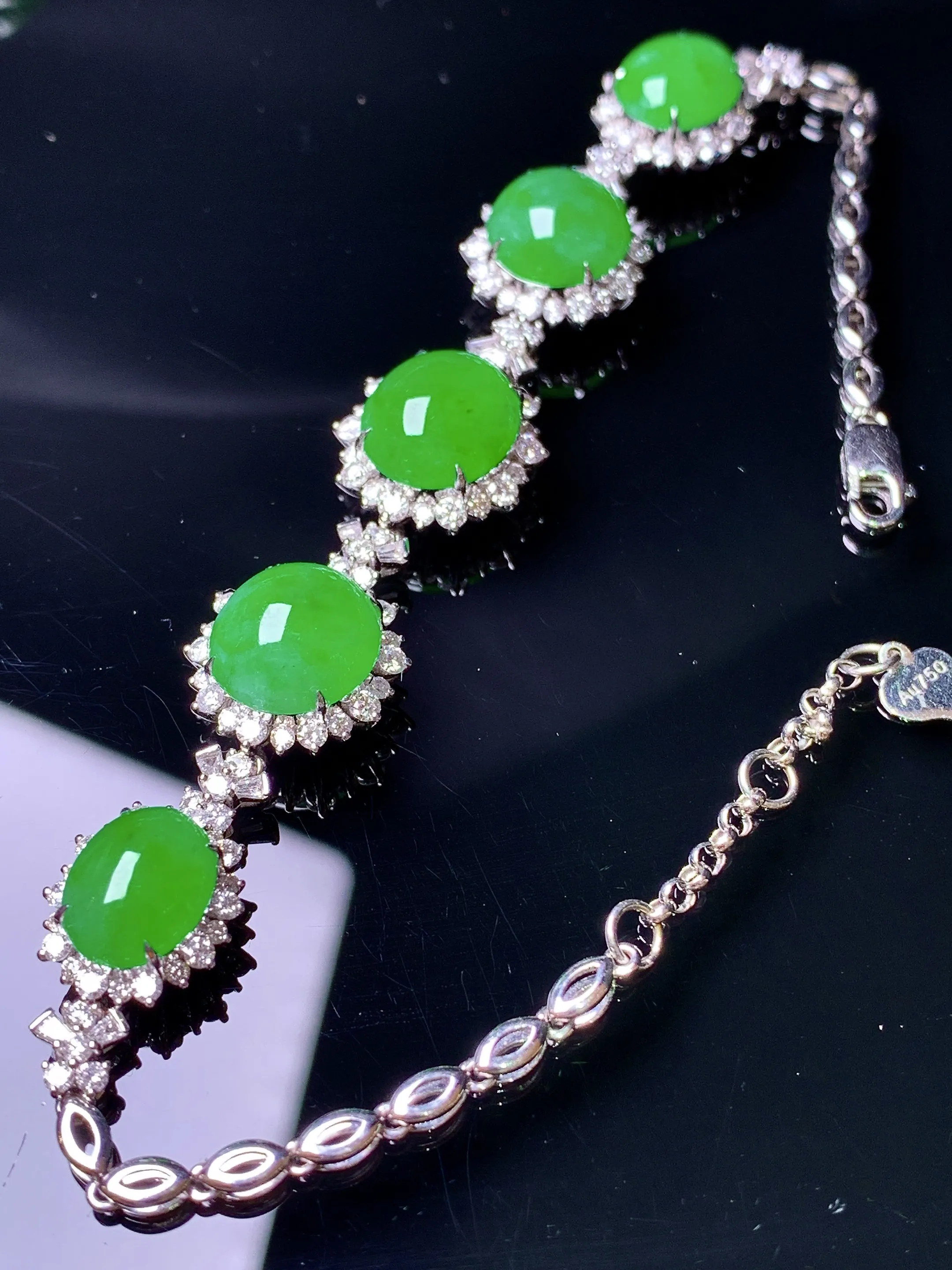 18k金钻镶嵌满绿蛋面手链 玉质细腻 色泽清新艳丽 整体尺寸86.8*12.6*8.2