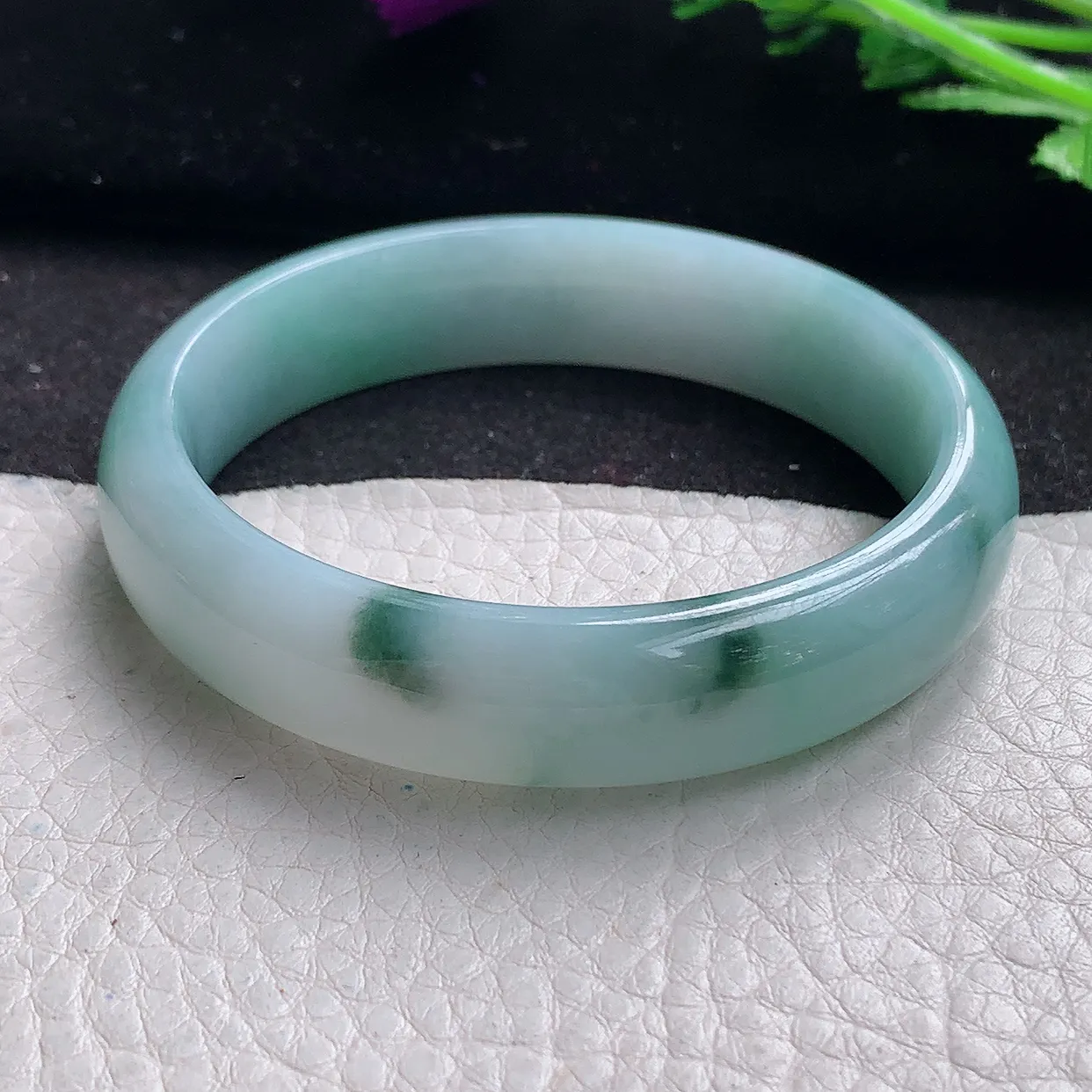 jm自然光53.5*13*7平安镯 缅甸翡翠A货飘蓝花宽边玉手镯玉手环