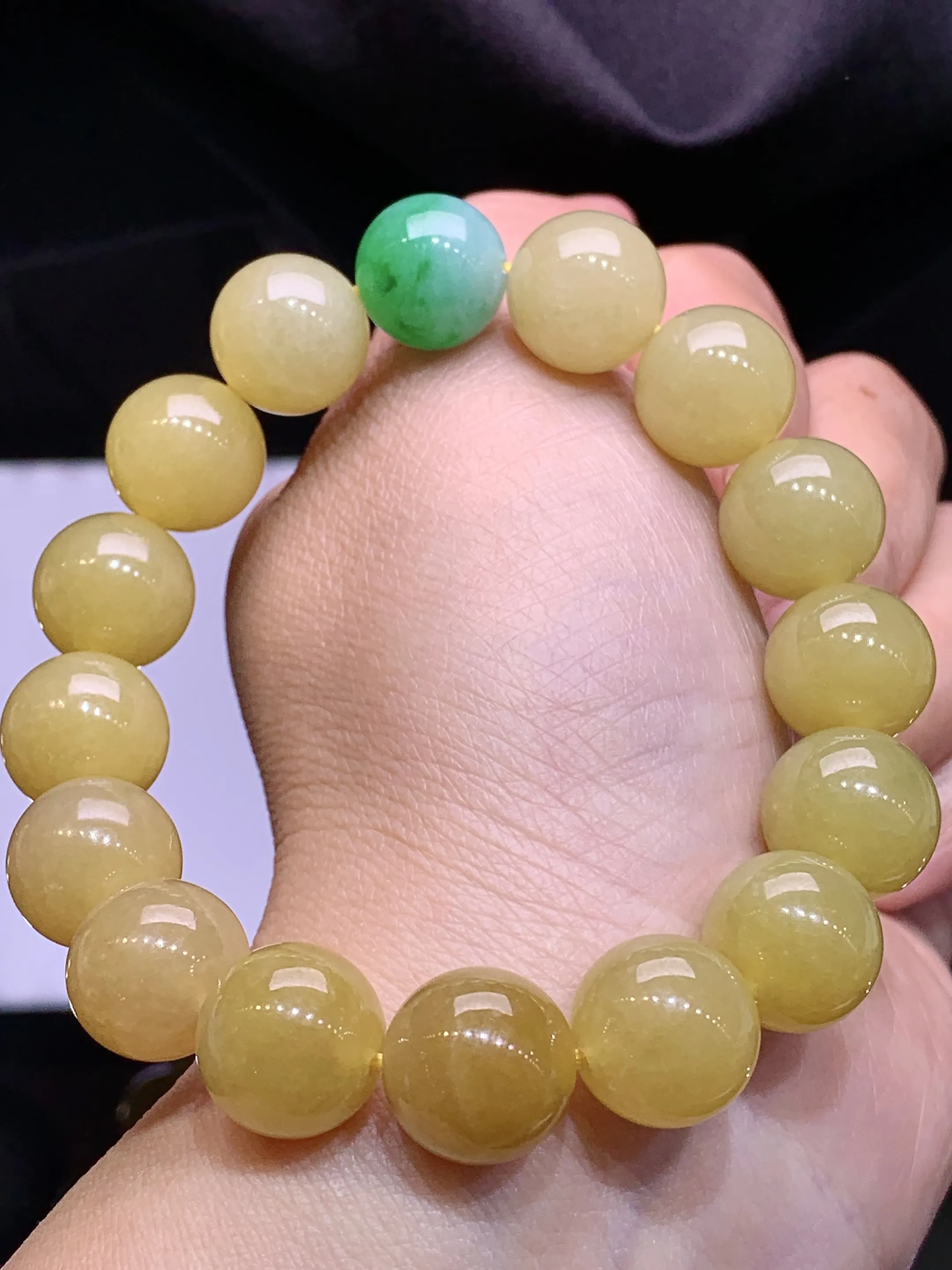 黄翡圆珠手链 玉质细腻 色泽清新艳丽 整体尺寸12.6