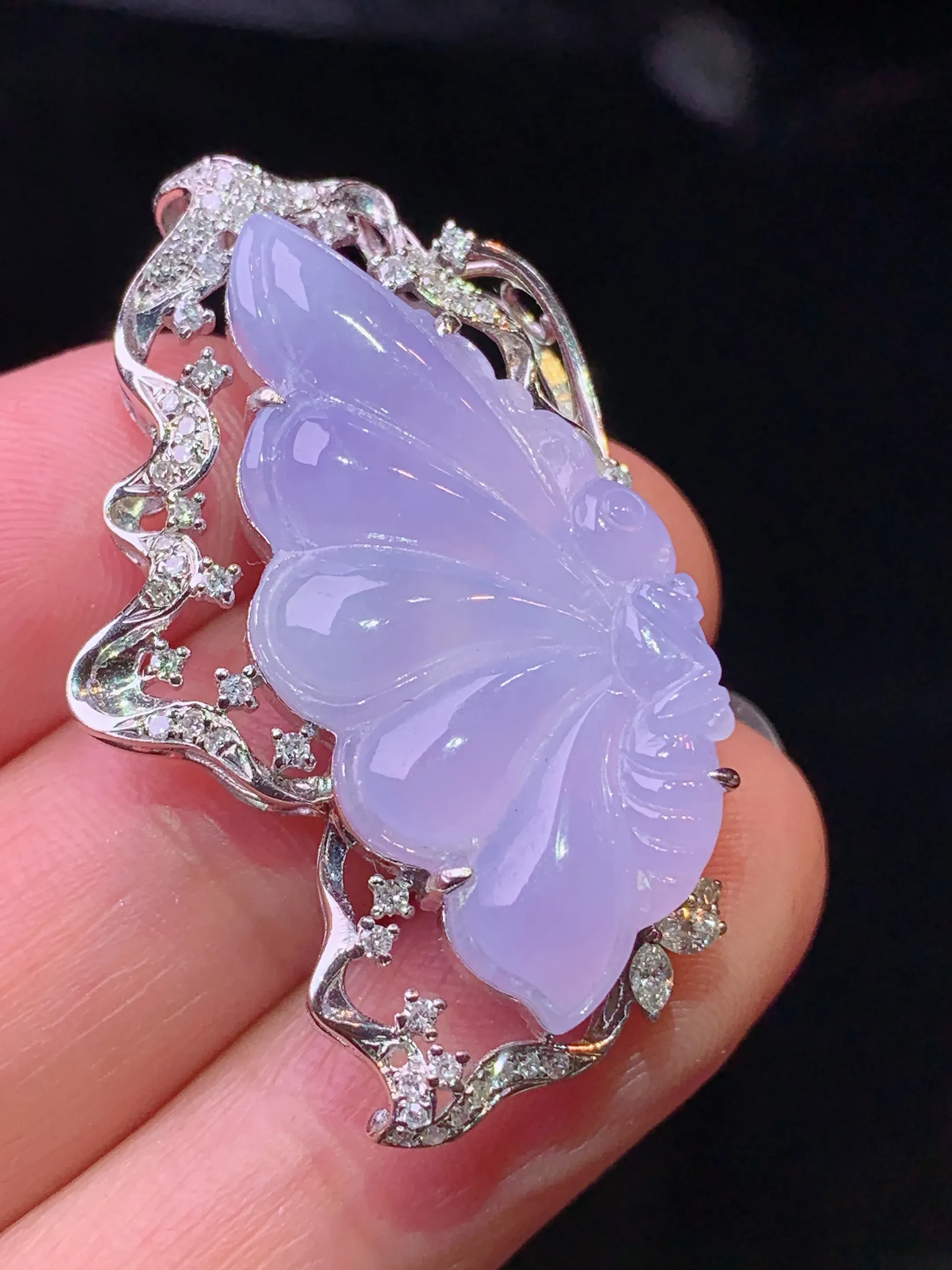 18k金钻镶嵌紫罗兰蝴蝶吊坠 玉质细腻 色泽清新艳丽 整体尺寸37.2*22*8.3