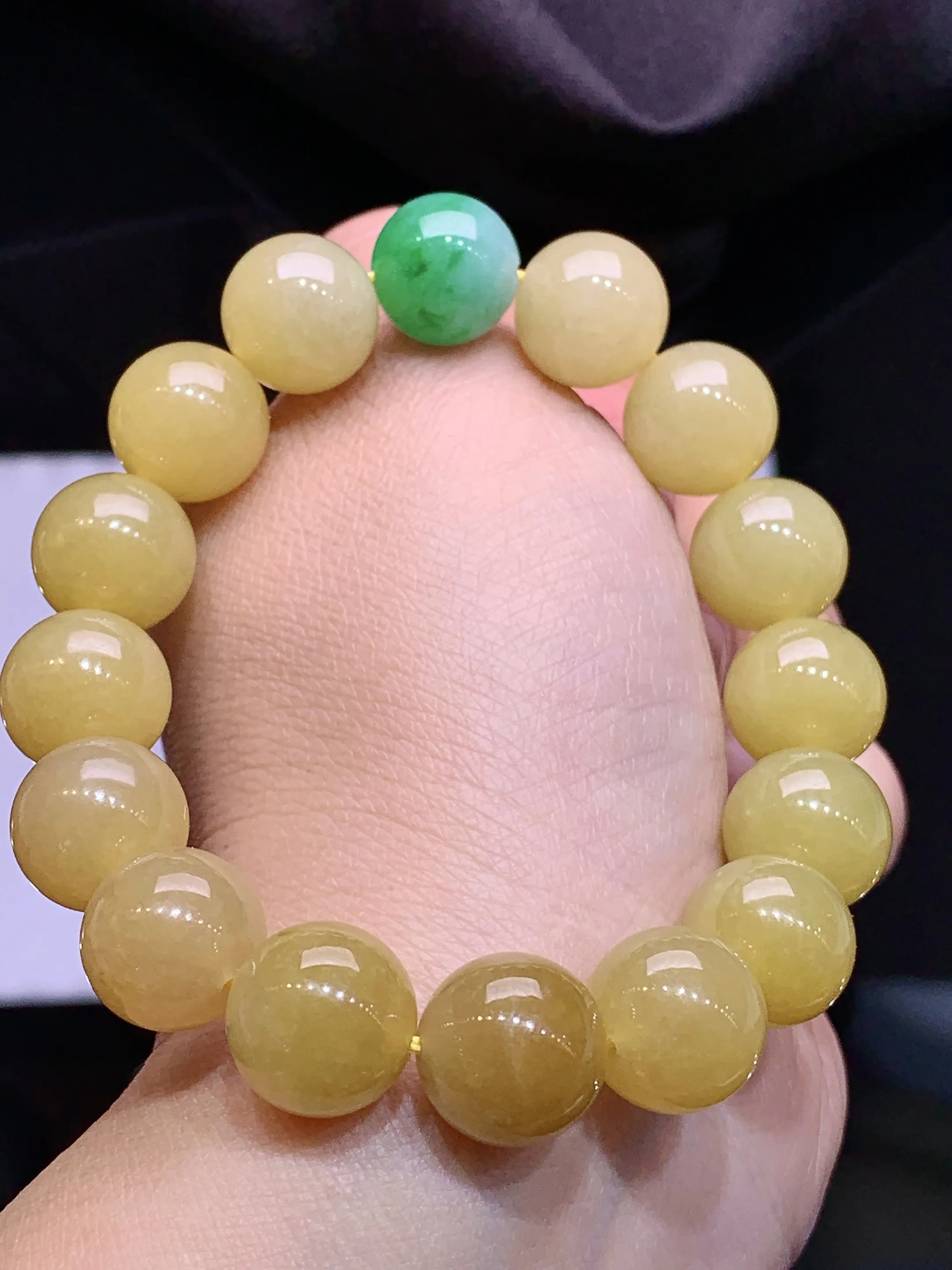黄翡圆珠手链 玉质细腻 色泽清新艳丽 整体尺寸12.6