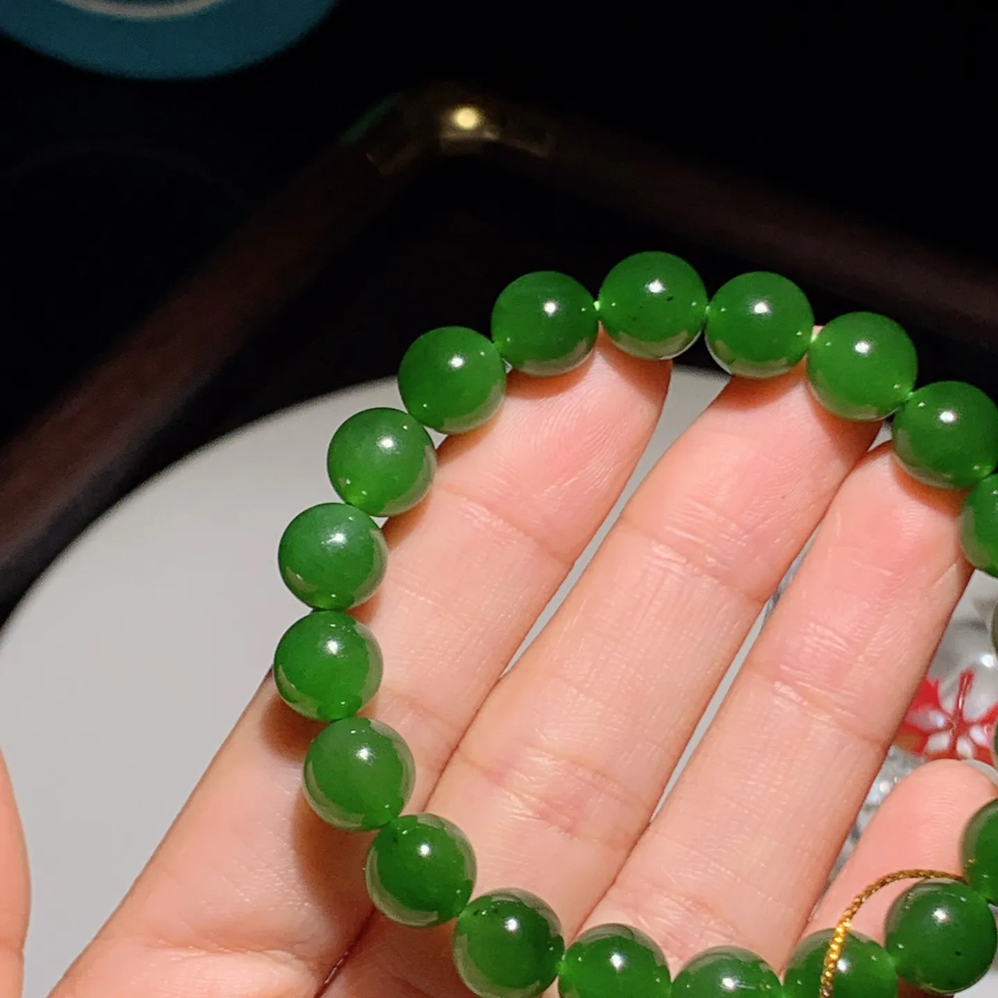 和田玉红皮料俄罗斯碧玉手串。单颗尺寸8！玉质细腻油润。手推出油。品相大气。lt251218