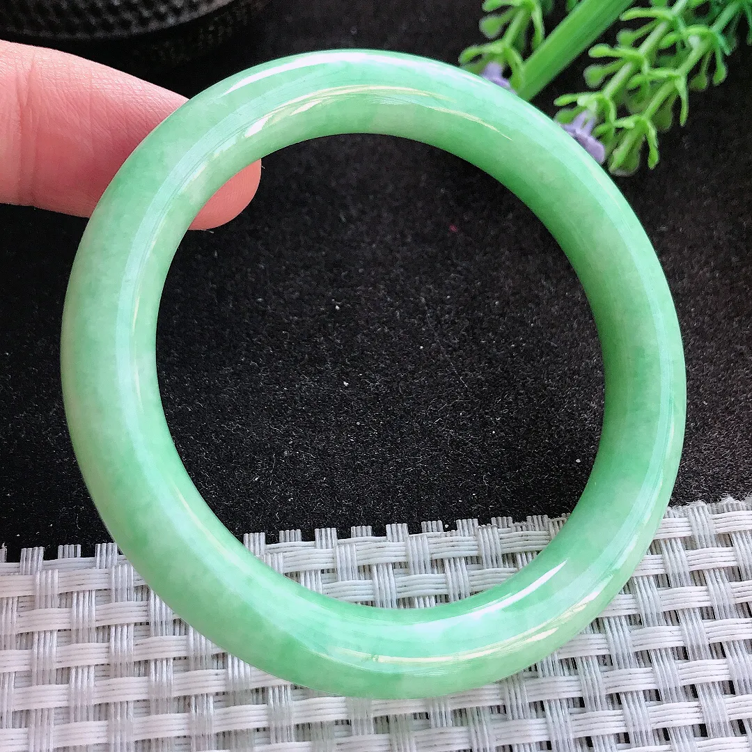 天然A货翡翠52/9.3/8.8老坑精美温润满绿圆条手镯宽边玉镯