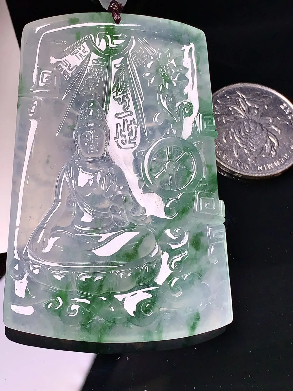 冰种飘绿观音菩萨吊坠 玉质细腻 色泽清新艳丽 整体尺寸66.2*45*6.3