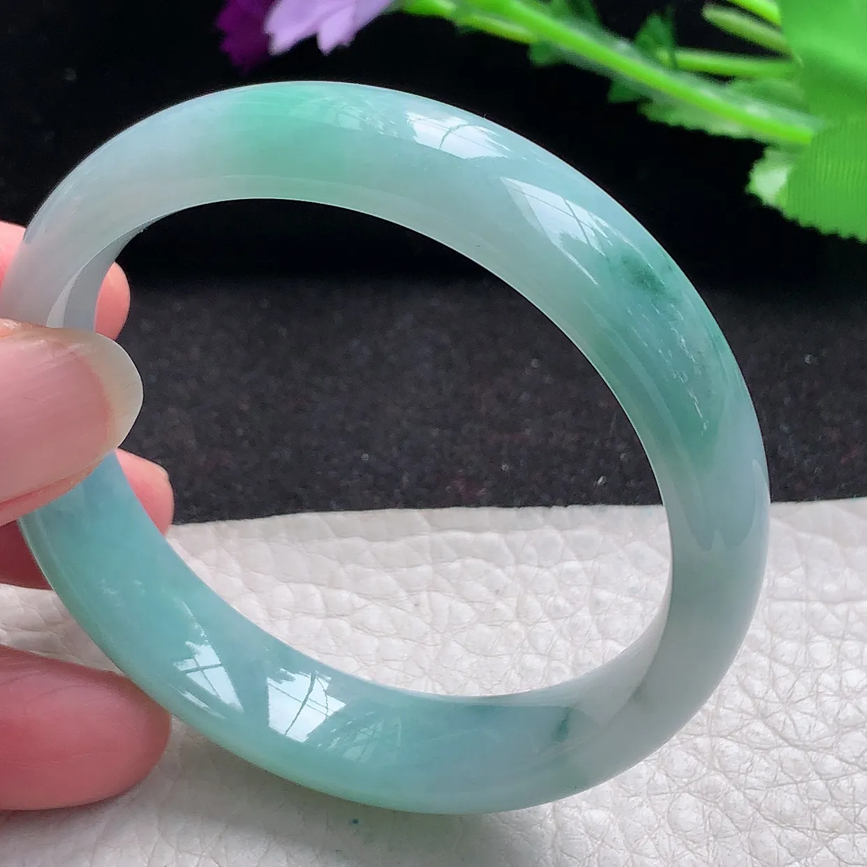 jm自然光53.5*13*7平安镯 缅甸翡翠A货飘蓝花宽边玉手镯玉手环