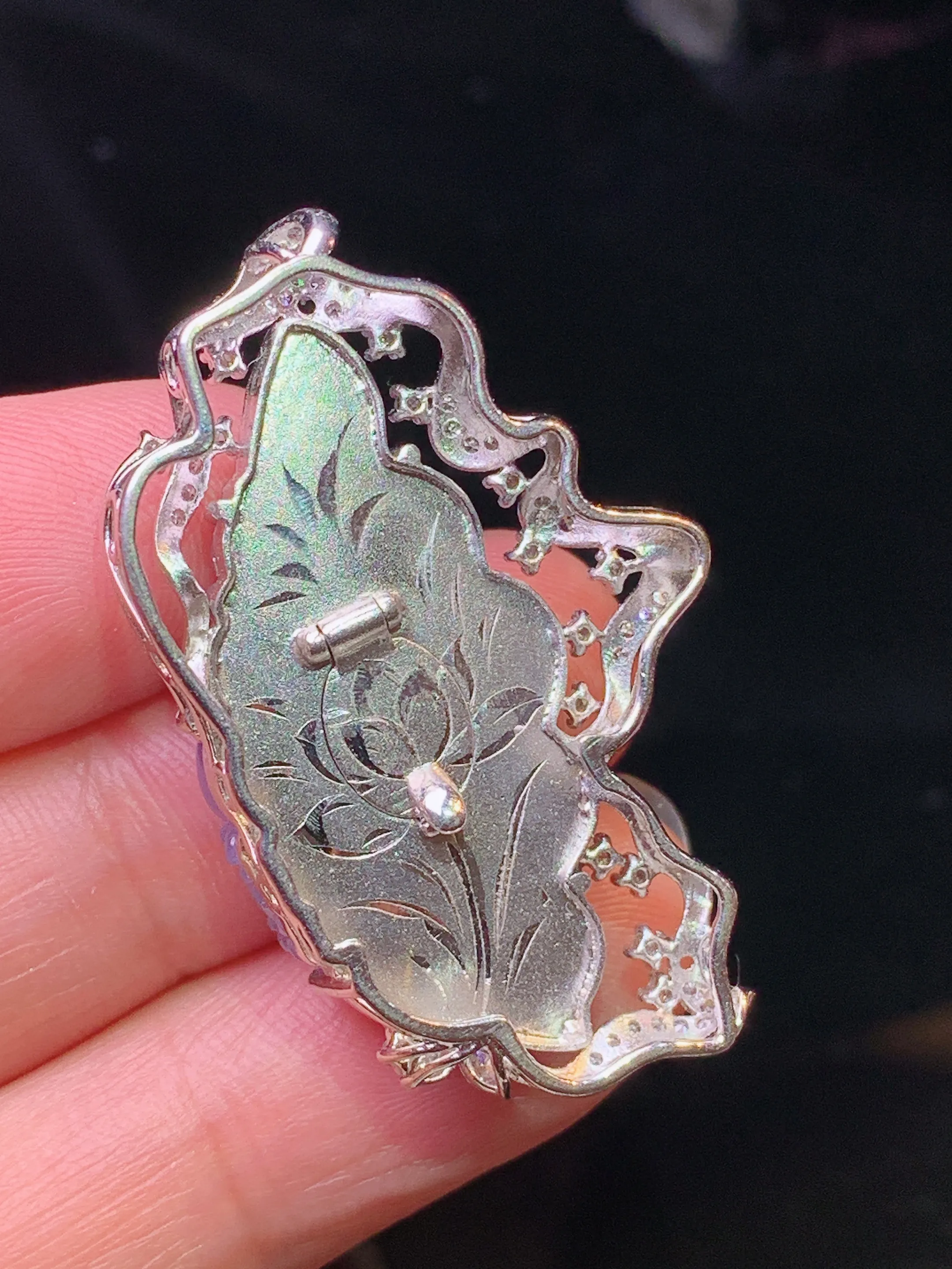 18k金钻镶嵌紫罗兰蝴蝶吊坠 玉质细腻 色泽清新艳丽 整体尺寸37.2*22*8.3