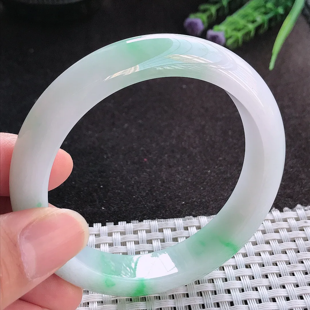 天然A货翡翠58/13/8.8老坑精美冰润飘阳绿手镯宽边玉镯