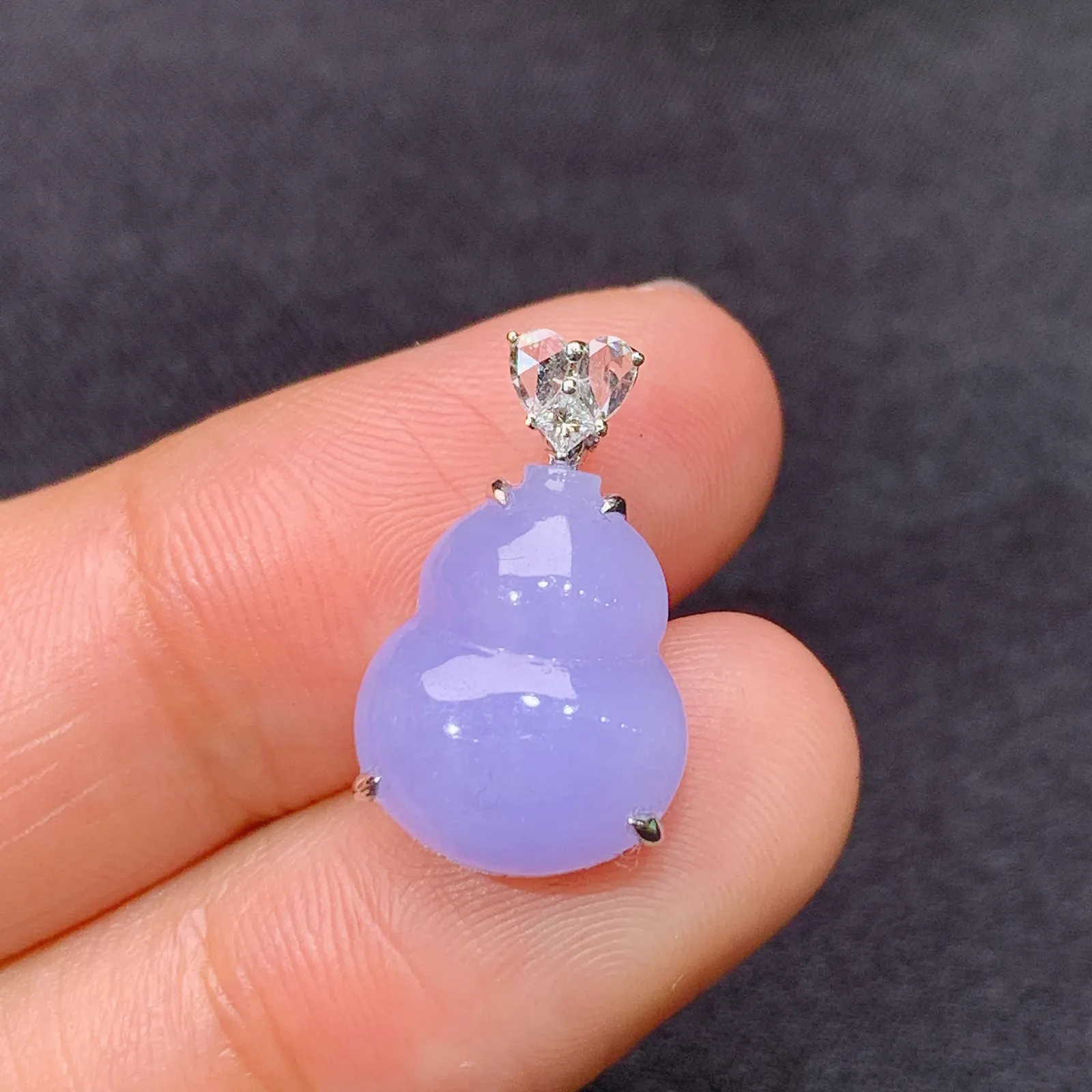 紫罗兰葫芦吊坠，18k金镶嵌，色泽鲜艳，温润细腻 尺寸18.1*10.9*5.8