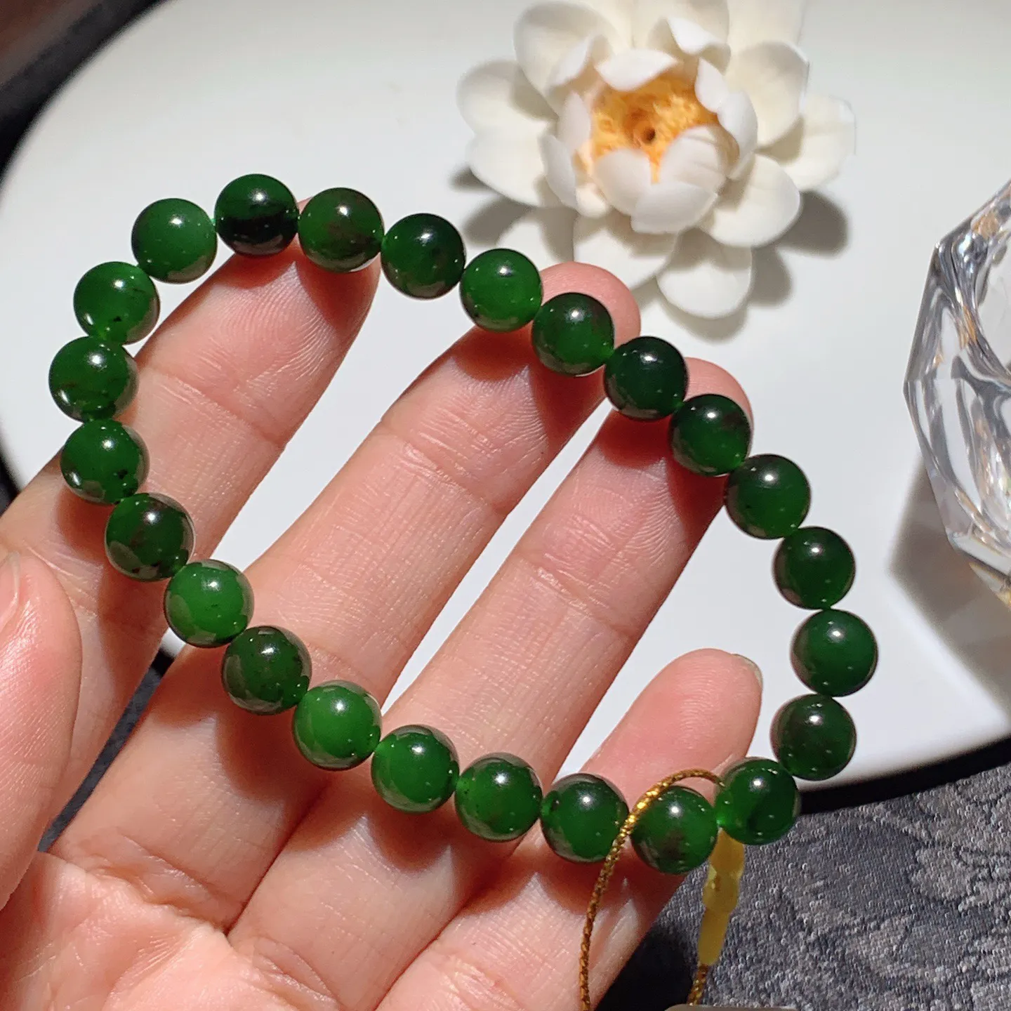 和田玉红皮料俄罗斯碧玉手串。单颗尺寸8！玉质细腻油润。手推出油。品相大气。lt251218