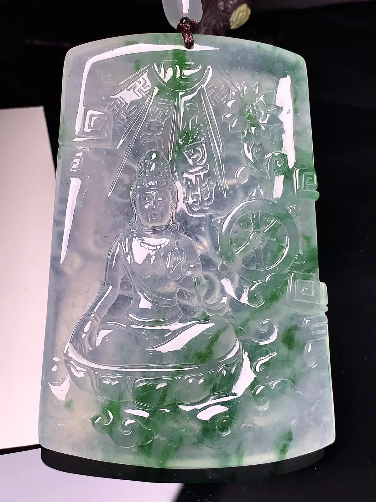 冰种飘绿观音菩萨吊坠 玉质细腻 色泽清新艳丽 整体尺寸66.2*45*6.3