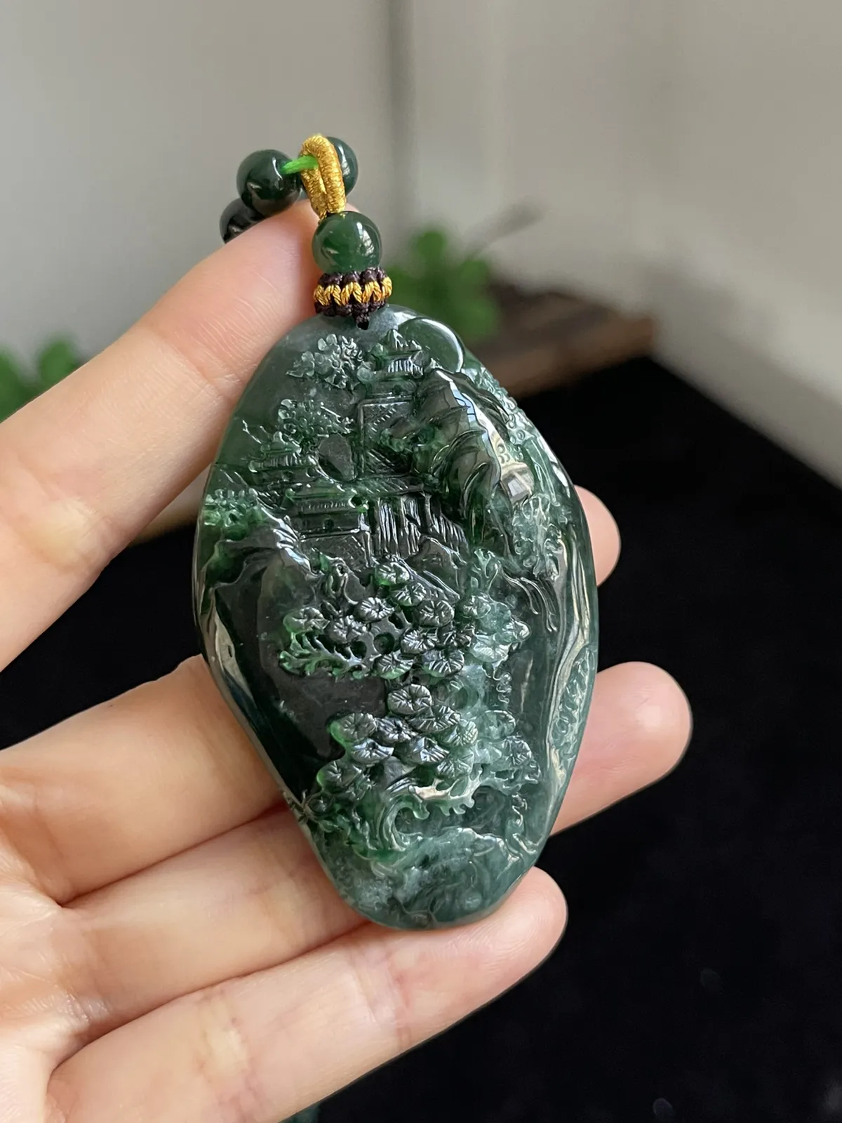 翡翠山水，配珠未测